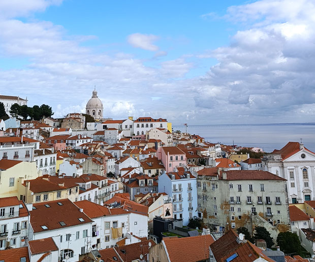 Lisbona vedere Miradouro de Santa Luzia